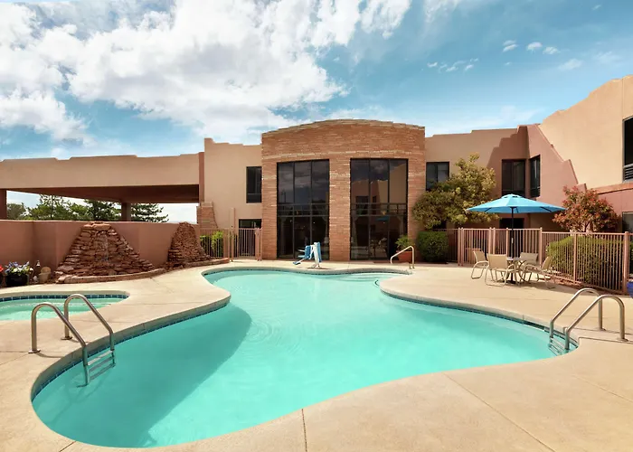 Hotel Hampton 3*